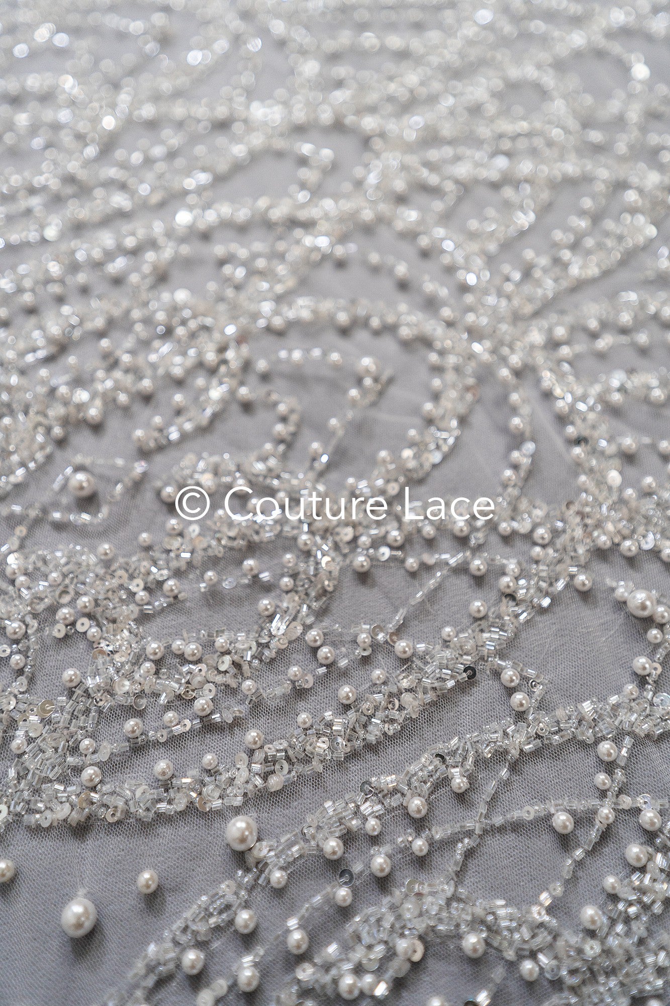 Schwere luxuriöse Perlenstickerei/ Brautspitze mit symmetrischen Muster // L26-527B