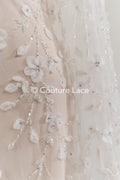 Handbestickte 3D-Blumen Braut Spitze Stoff Off-White - Couture Braut Spitze mit Perlen, Straß und 3D blüten// L25-122N
