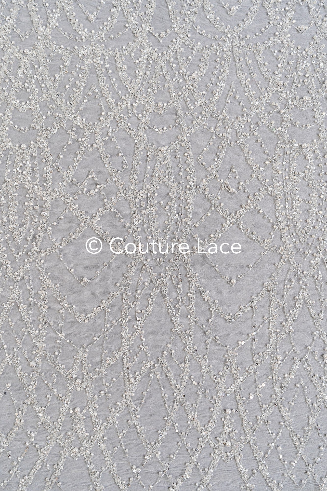 Schwere luxuriöse Perlenstickerei/ Brautspitze mit symmetrischen Muster // L26-527B