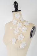 3D-Blumen zum Aufnähen/ 3D-Blüten mit Perlen & Pailletten zum Aufnähen/ off-white Braut-Blumen für Hochzeitskleid// A24-007 (1Pck=10 Stk)