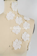 3D-Blumen zum Aufnähen/ 3D-Blüten mit Perlen & Pailletten zum Aufnähen/ off-white Braut-Blumen für Hochzeitskleid// A24-007 (1Pck=10 Stk)