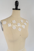 3D-Blumen zum Aufnähen/ 3D-Blüten mit Perlen & Pailletten zum Aufnähen/ off-white Braut-Blumen für Hochzeitskleid// A24-043 (1 Pck = 10 Stk)