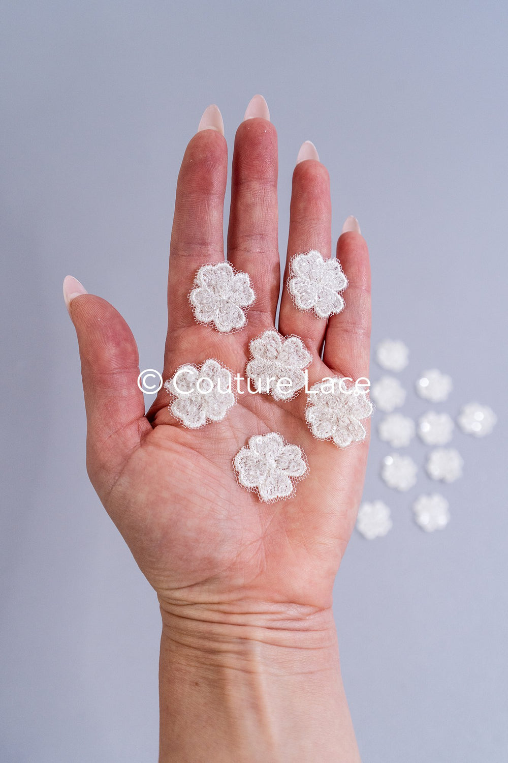 3D-Blumen zum Aufnähen/ 3D-Blüten mit Perlen & Pailletten zum Aufnähen/ off-white Braut-Blumen für Hochzeitskleid// A24-373 (1Pck=20 Stk)