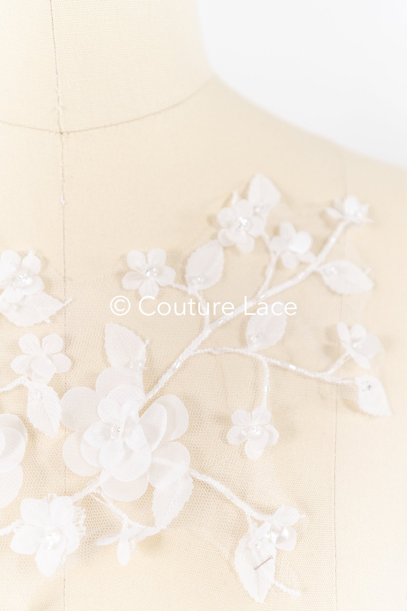 Romantische Applikation off-white/ Brautapplikation mit 3D Blumen & Perlen/ Brautkleid Spitzenapplikation/ Blumen Brautspitze Applikation// A24-382