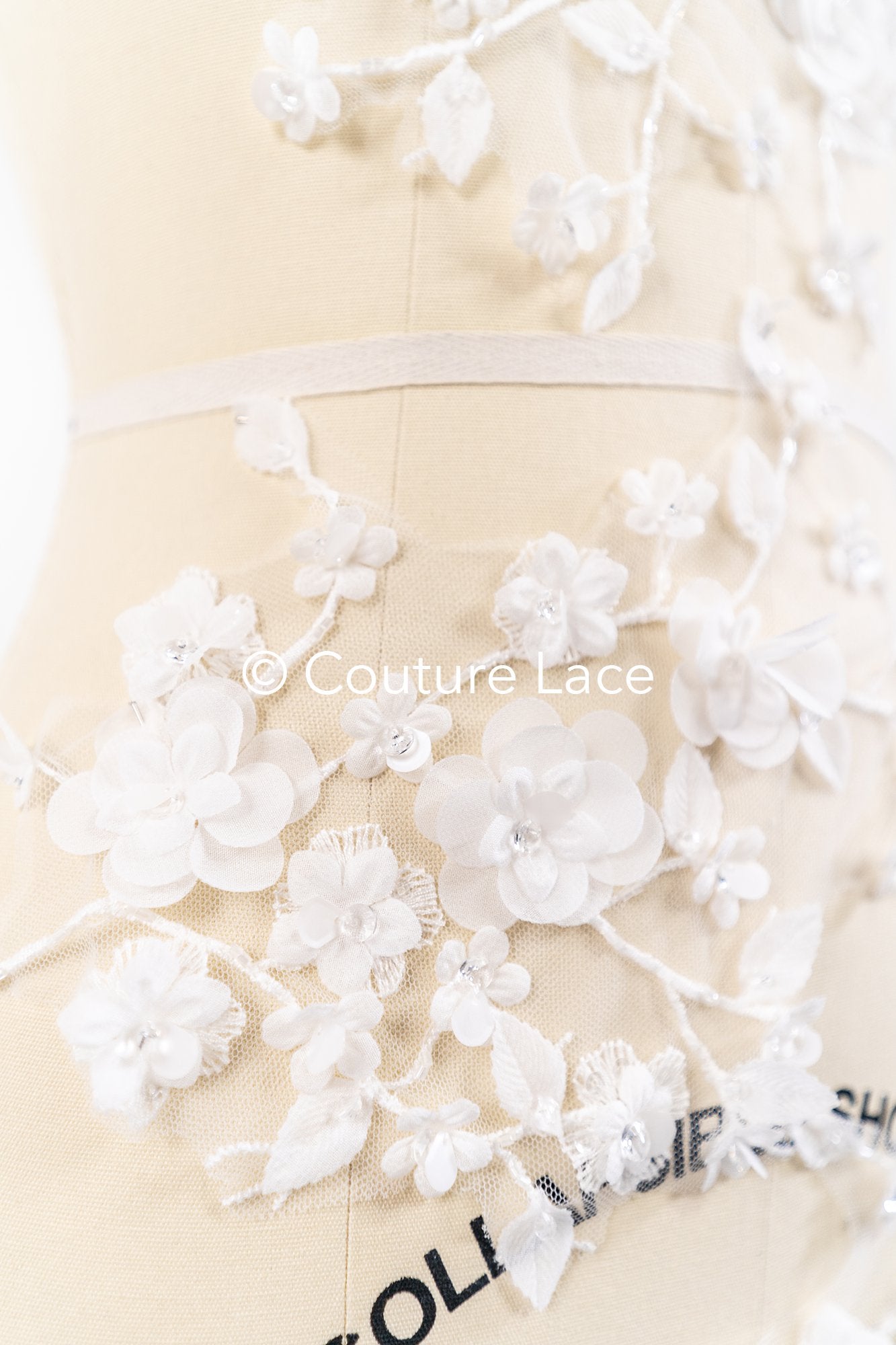 Romantische Applikation off-white/ Brautapplikation mit 3D Blumen & Perlen/ Brautkleid Spitzenapplikation/ Blumen Brautspitze Applikation// A24-382