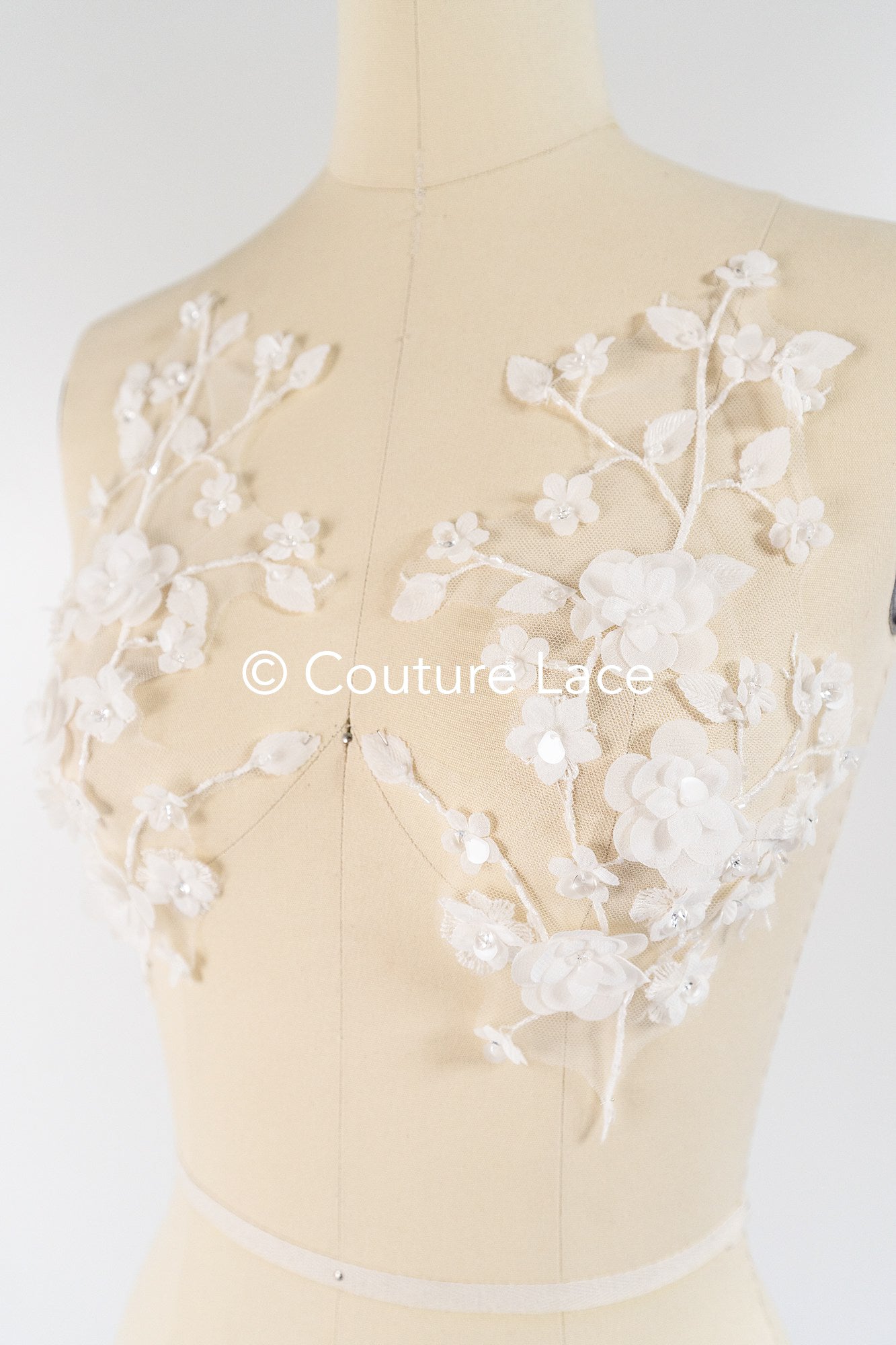 Romantische Applikation off-white/ Brautapplikation mit 3D Blumen & Perlen/ Brautkleid Spitzenapplikation/ Blumen Brautspitze Applikation// A24-382