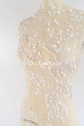 Romantische Applikation off-white/ Brautapplikation mit Blumen & Pailletten/ Brautkleid Spitzenapplikation/ Blumen Brautspitze Applikation// A24-384