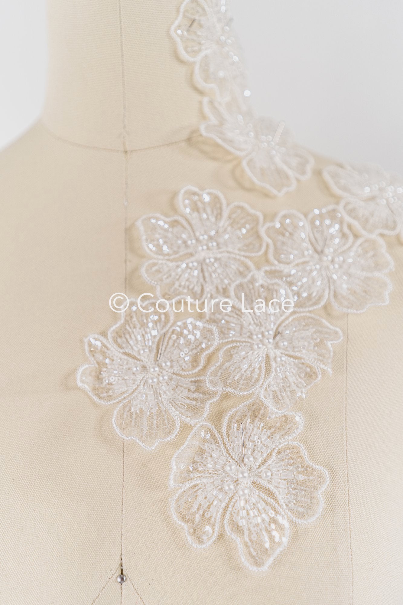 40Stk. Spitzenblumen zum Aufnähen/ 3D Blumen Spitzenapplikation/ Hochzeitskleid Spitzenapplikation/ Braut Spitze// A26-454