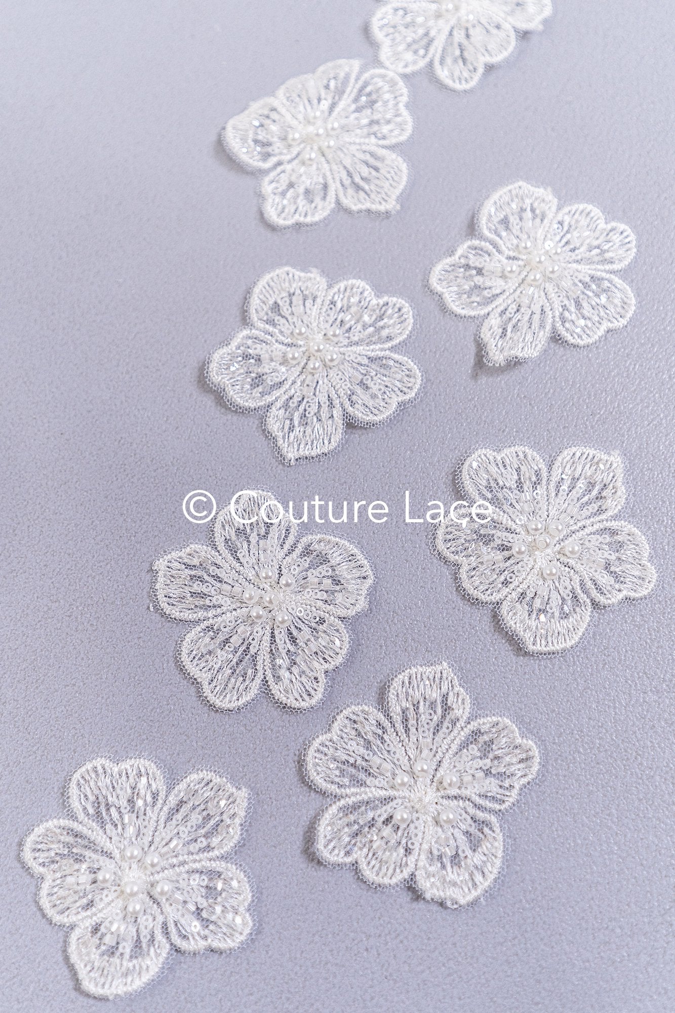 40pcs. Fleurs en dentelle à coudre/ Applique en dentelle fleur 3D/ Applique en dentelle pour robe de mariée/ Dentelle de mariée// A26-455