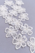 50 piezas de flores de encaje para coser / Aplicaciones de flores 3D de encaje / Aplicaciones de encaje para vestido de novia / Encaje nupcial // A26-456