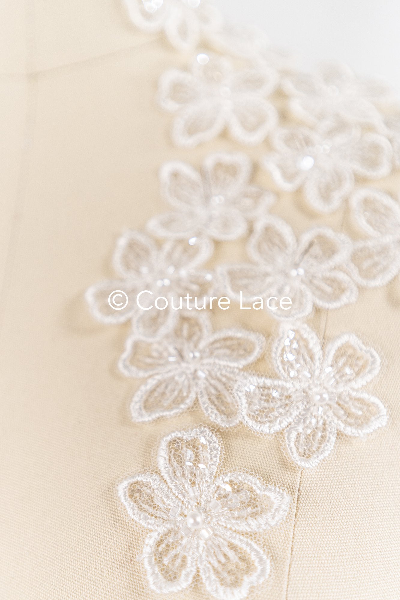 50 piezas de flores de encaje para coser / Aplicaciones de flores 3D de encaje / Aplicaciones de encaje para vestido de novia / Encaje nupcial // A26-456