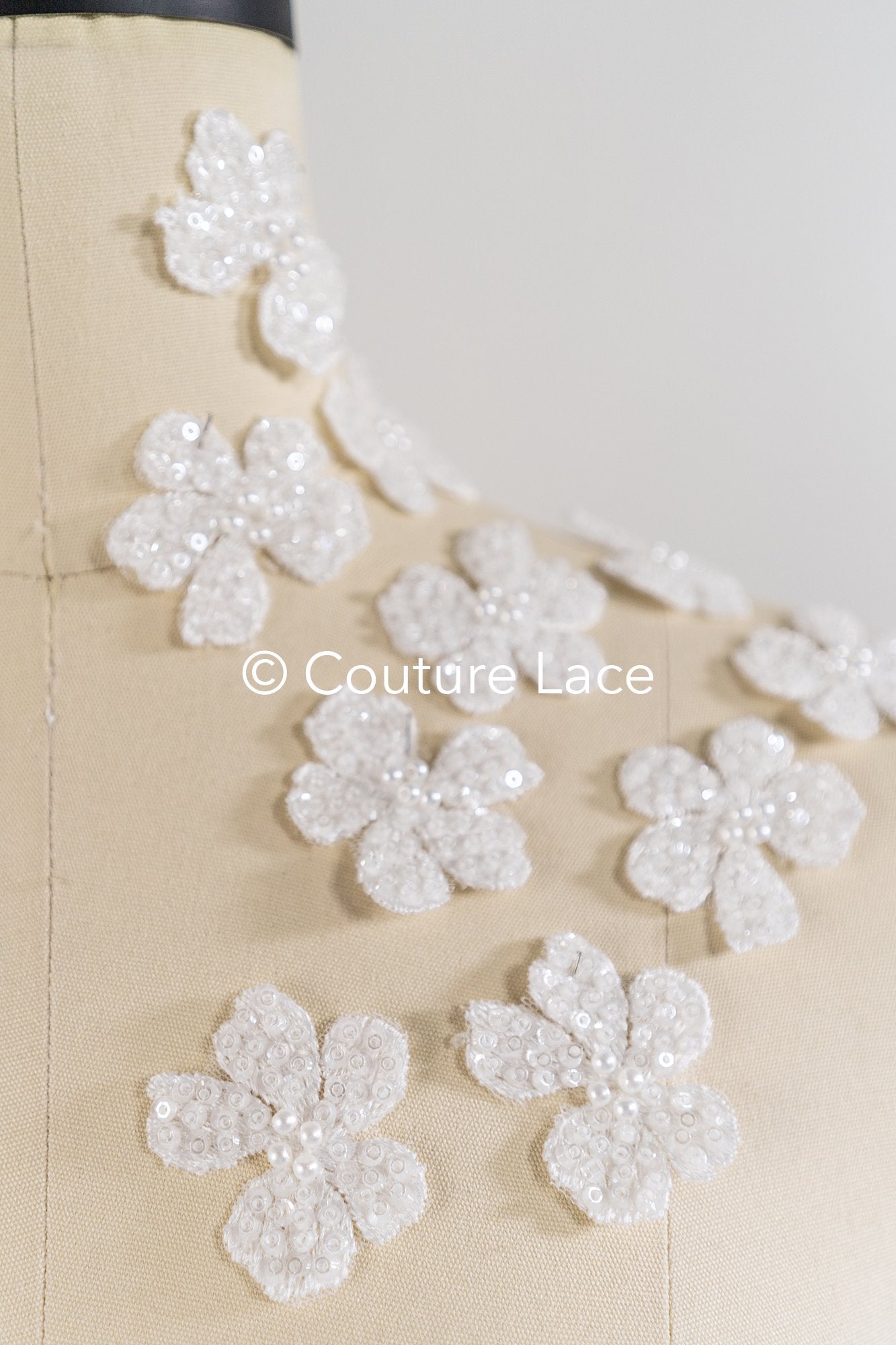 20 piezas de flores de encaje para coser / Aplicaciones de flores 3D de encaje / Aplicaciones de encaje para vestido de novia / Encaje nupcial // A26-501