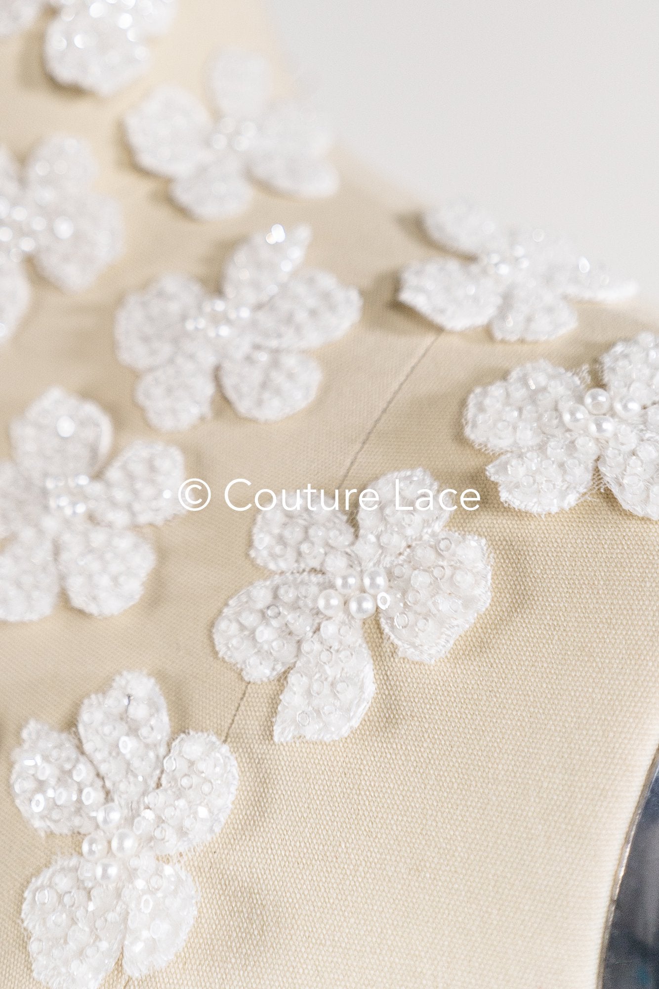 20 piezas de flores de encaje para coser / Aplicaciones de flores 3D de encaje / Aplicaciones de encaje para vestido de novia / Encaje nupcial // A26-501