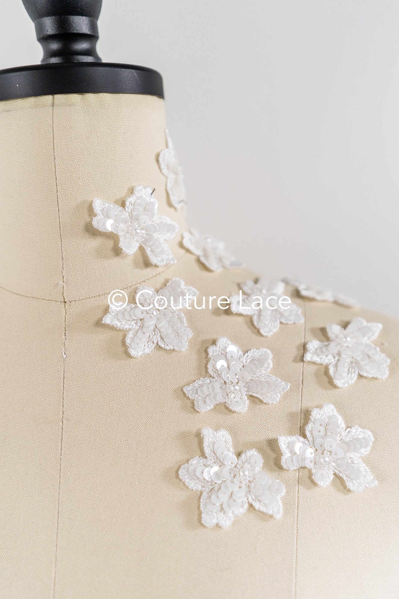 20 piezas de flores de encaje para coser / Aplicaciones de flores 3D de encaje / Aplicaciones de encaje para vestido de novia / Encaje nupcial // A26-502