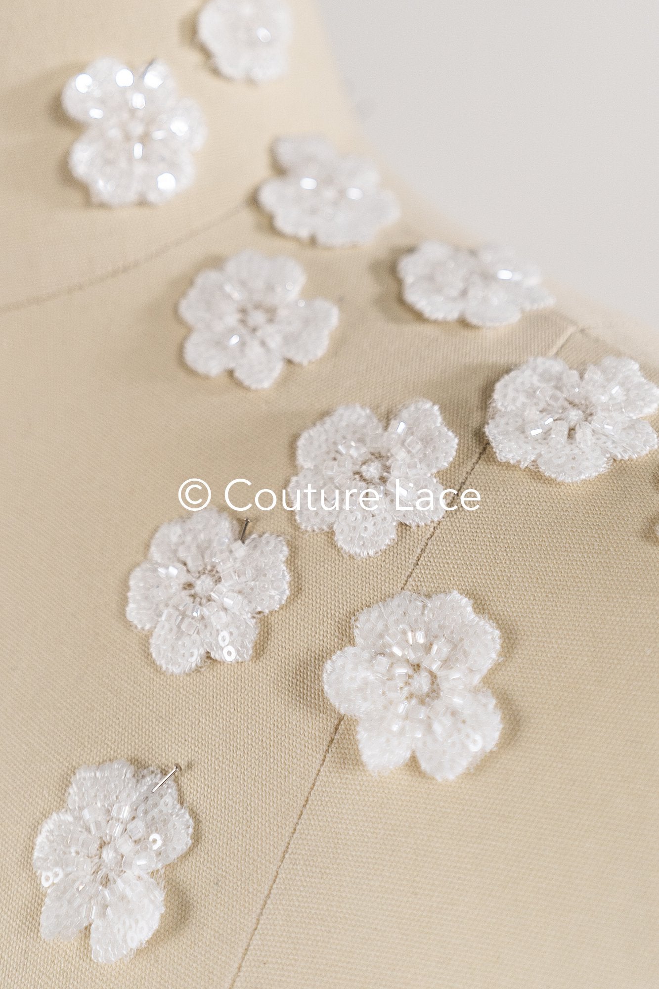 20 piezas de flores de encaje para coser / Aplicaciones de flores 3D de encaje / Aplicaciones de encaje para vestido de novia / Encaje nupcial // A26-504