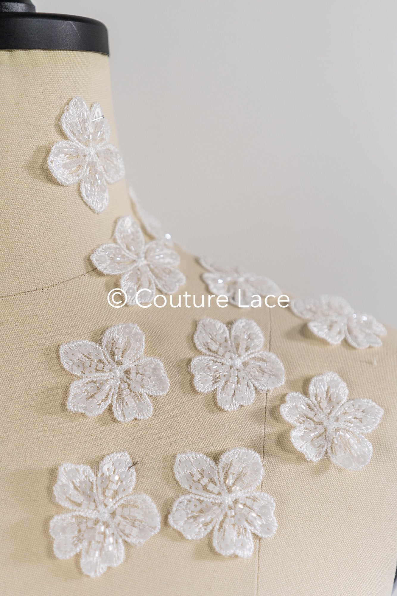 20 piezas de flores de encaje para coser / Aplicaciones de flores 3D de encaje / Aplicaciones de encaje para vestido de novia / Encaje nupcial // A26-505