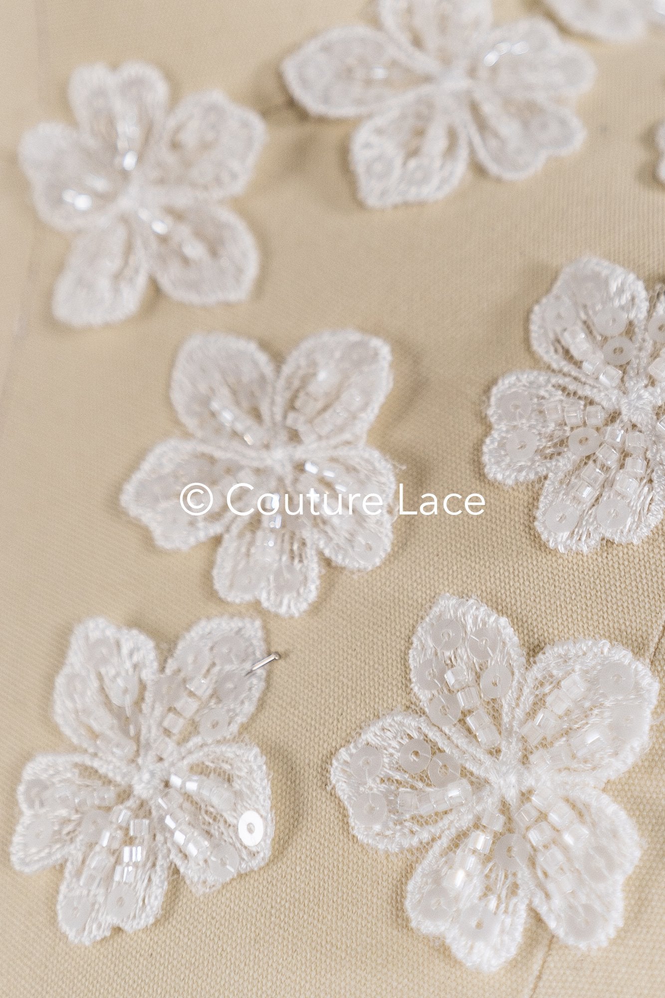 20 piezas de flores de encaje para coser / Aplicaciones de flores 3D de encaje / Aplicaciones de encaje para vestido de novia / Encaje nupcial // A26-505