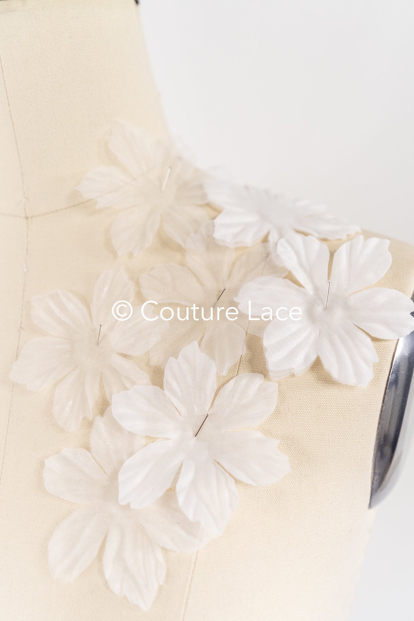 200 uds. - Flores 3D / Flores de tela para vestidos de novia / Apliques de encaje con flores 3D // A26-506