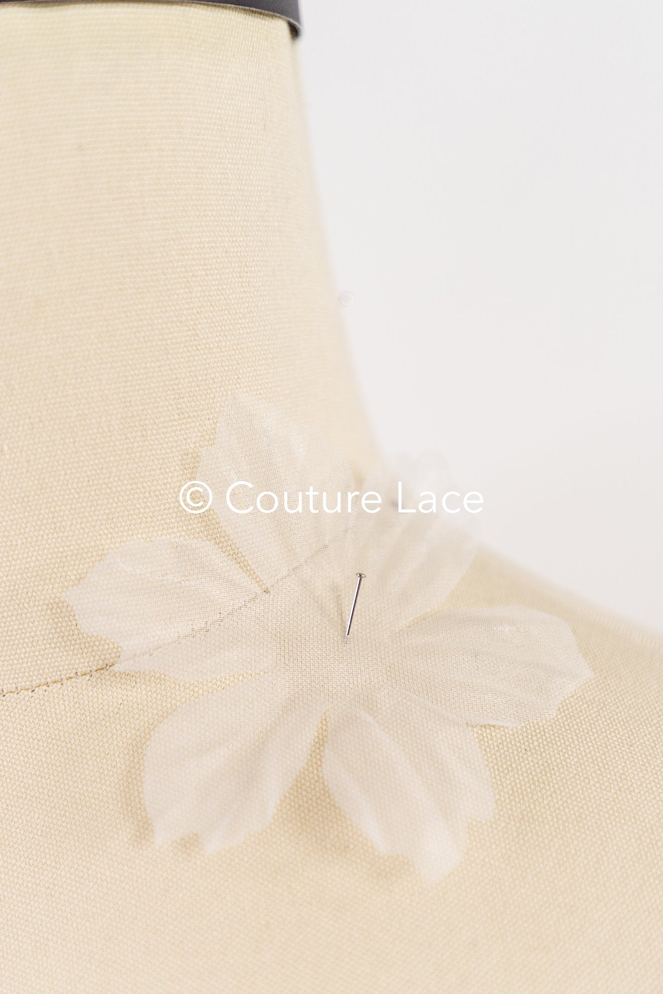 200 uds. - Flores 3D / Flores de tela para vestidos de novia / Apliques de encaje con flores 3D // A26-506