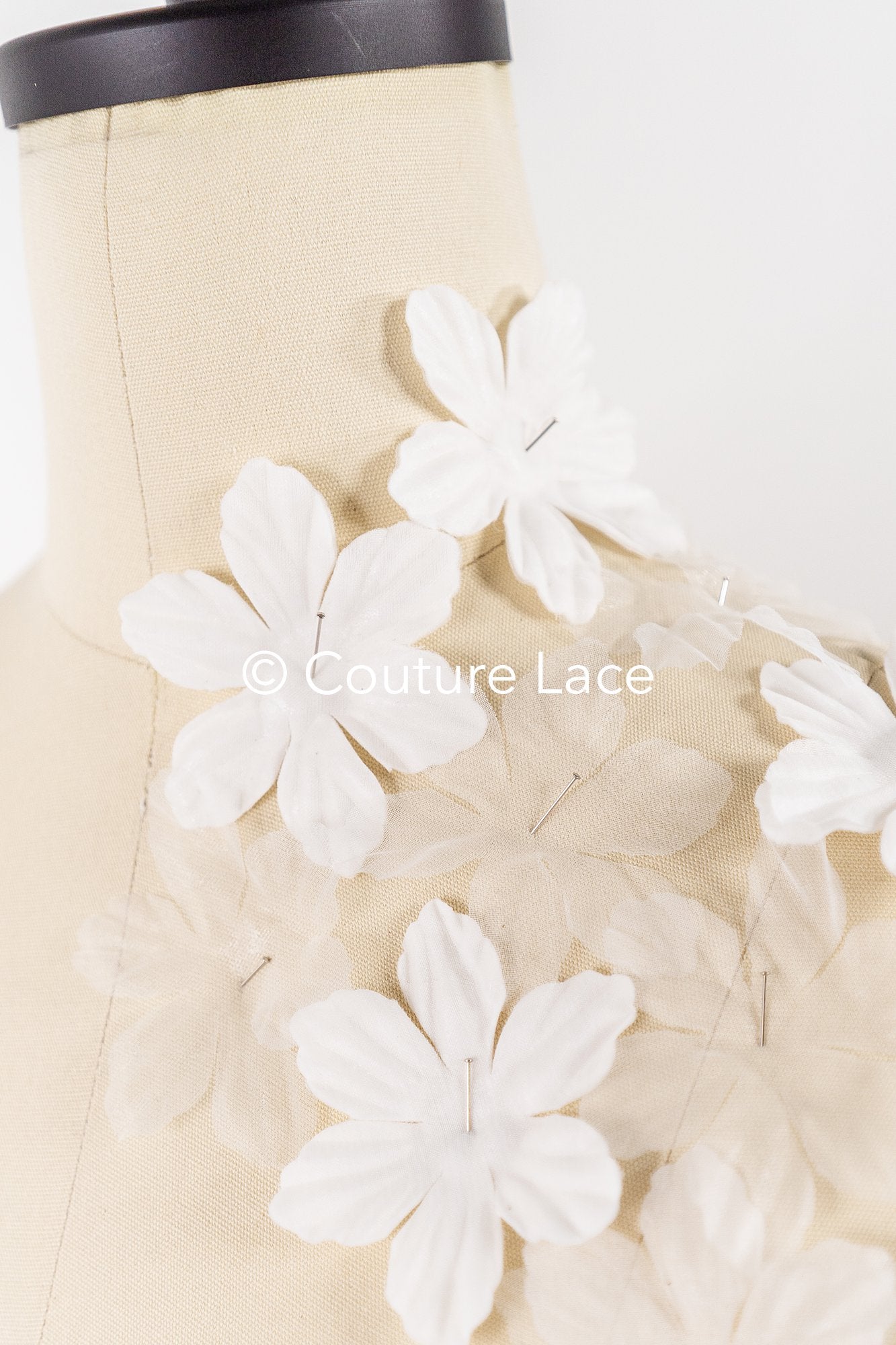 200 uds. - Flores 3D / Flores de tela para vestidos de novia / Apliques de encaje con flores 3D // A26-507