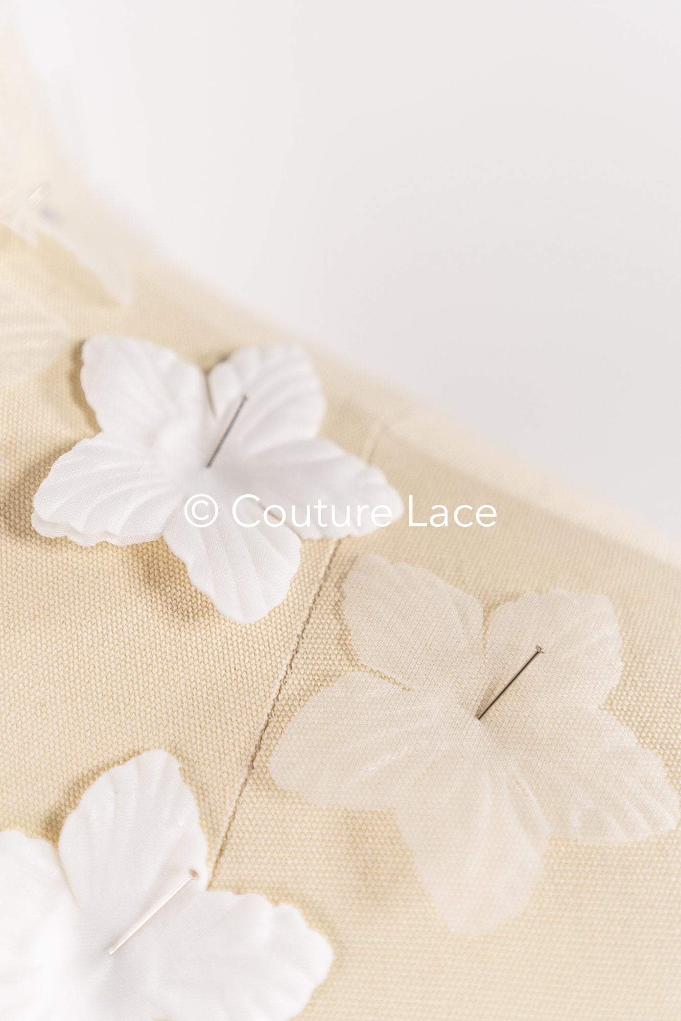 200 uds. - Flores 3D / Flores de tela para vestidos de novia / Apliques de encaje con flores 3D // A26-508