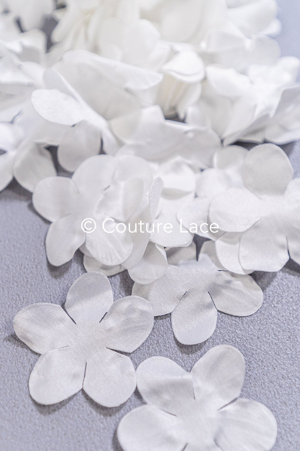 100 uds. - Flores 3D / Flores de tela para vestidos de novia / Apliques de encaje con flores 3D // A26-518
