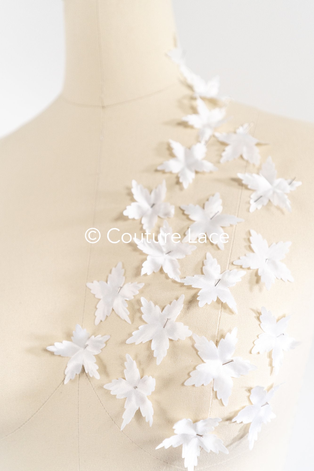 100 uds. - Flores 3D / Flores de tela para vestidos de novia / Apliques de encaje con flores 3D // A26-519