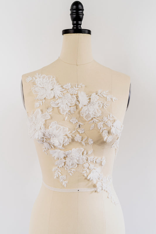 Aplicaciones de perlas con flores 3D para vestidos de novia / Encaje de novia con motivos de perlas // A26-523