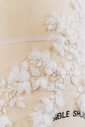 3D-Blumen Perlen-Applikationen für Brautkleider/ Brautkleidspitze Perlen Motive // A26-525