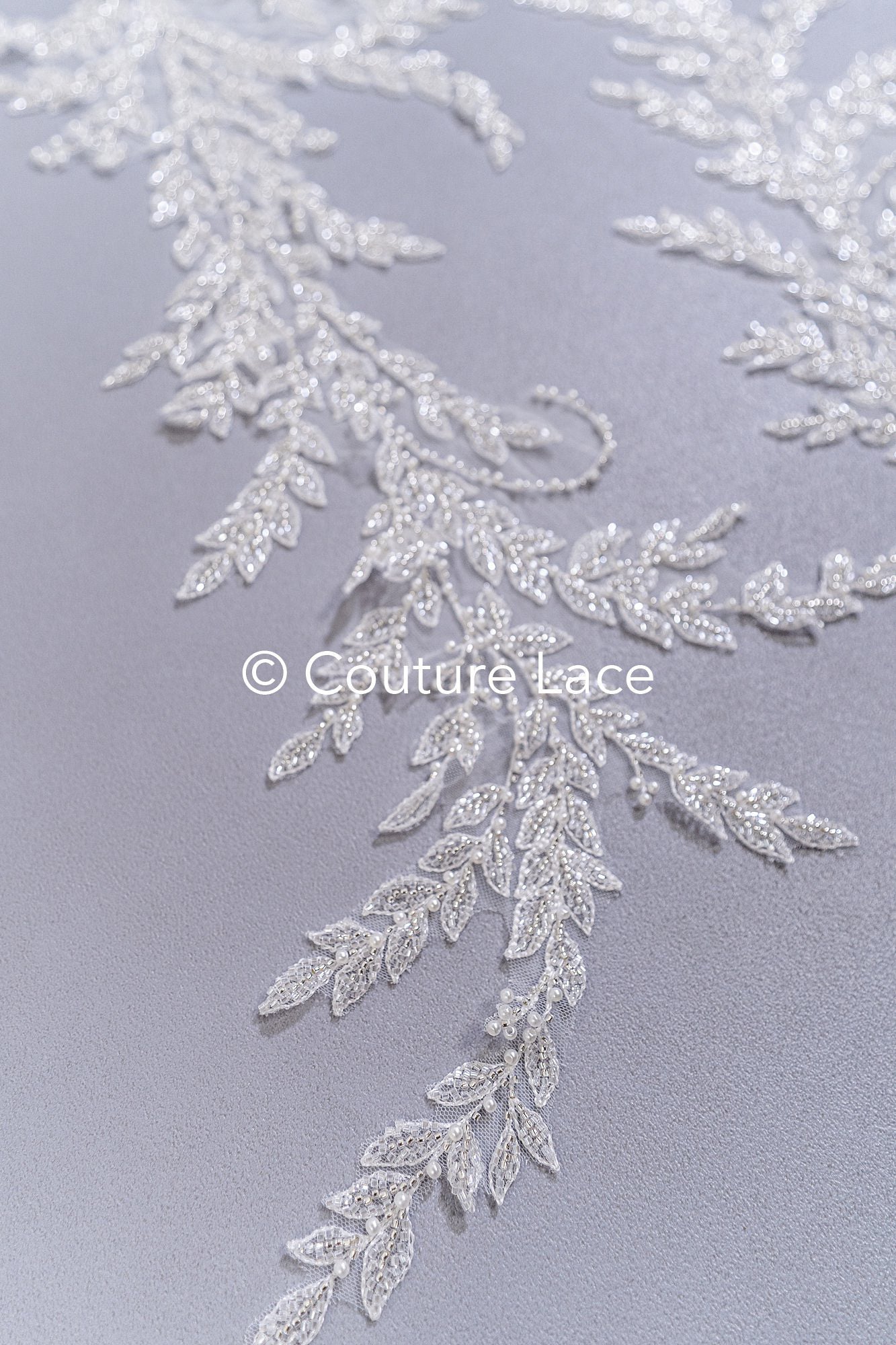 Appliques florales brodées de perles pour robes de mariée / Dentelle pour robe de mariée à motifs de perles // A25-527