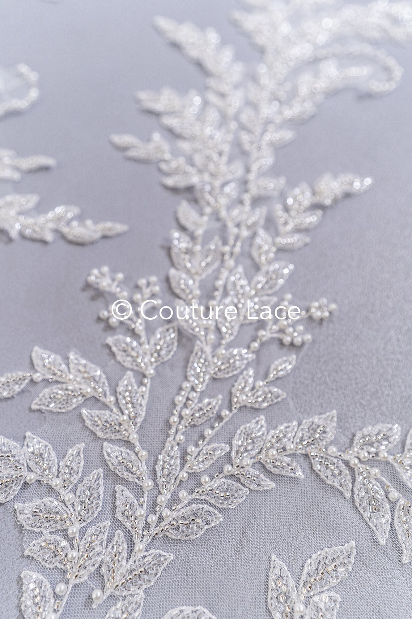 Appliques florales brodées de perles pour robes de mariée / Dentelle pour robe de mariée à motifs de perles // A25-527