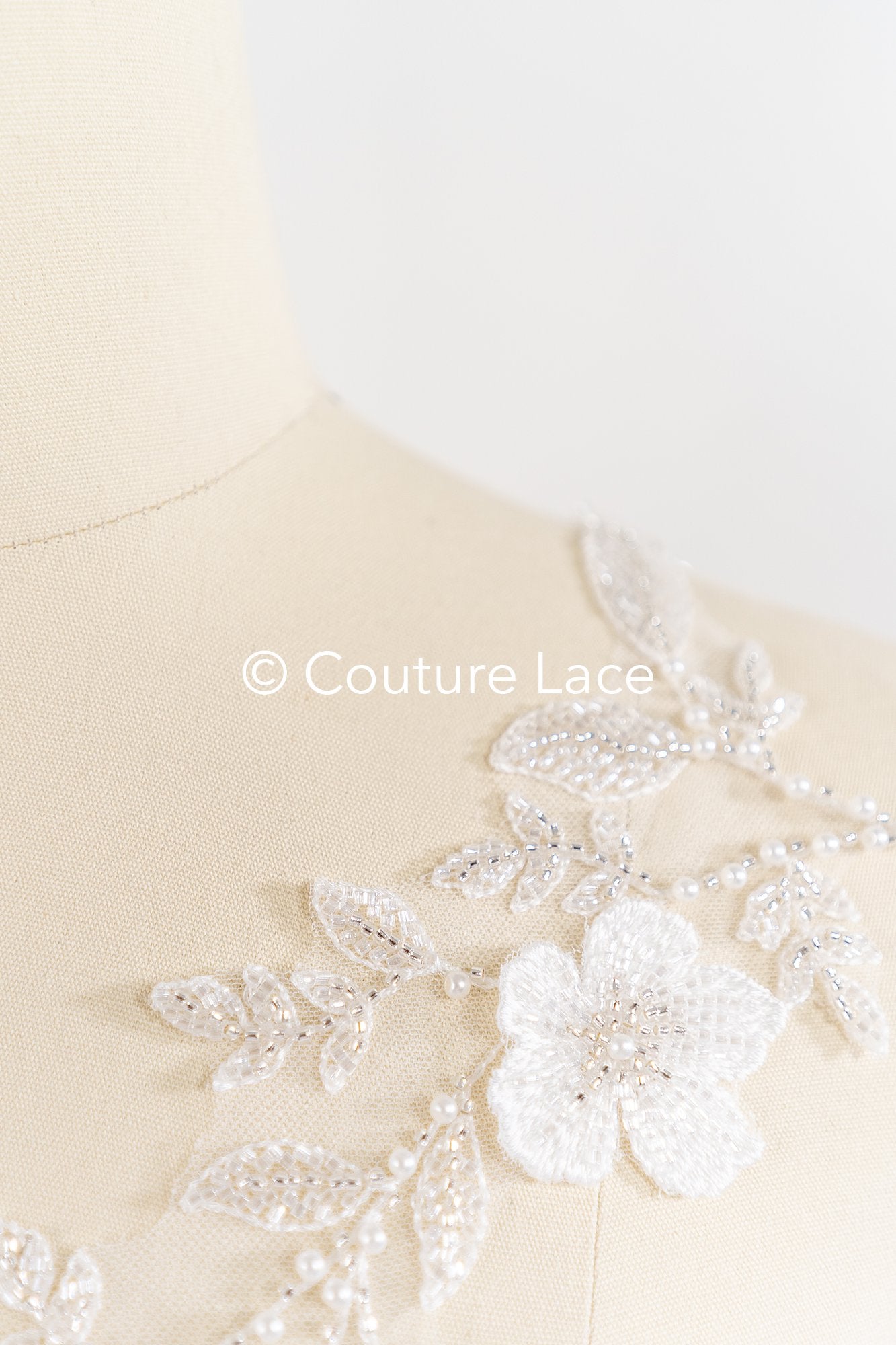 Perlen bestickte Blumen Applikationen für Brautkleider/ Brautkleidspitze Perlen Motive // A25-527