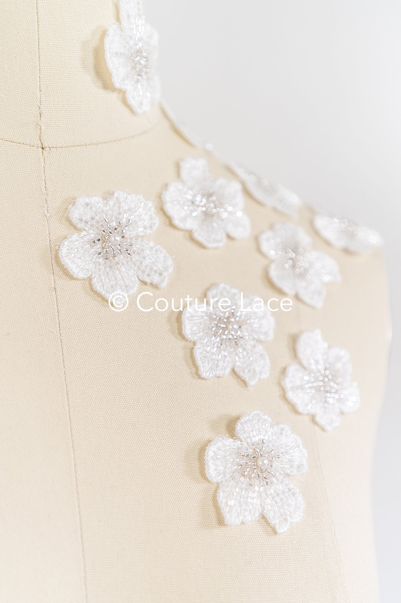 Perlenbestickte 3D Blüten/ 3D Blüten für Brautkleider // A25-528