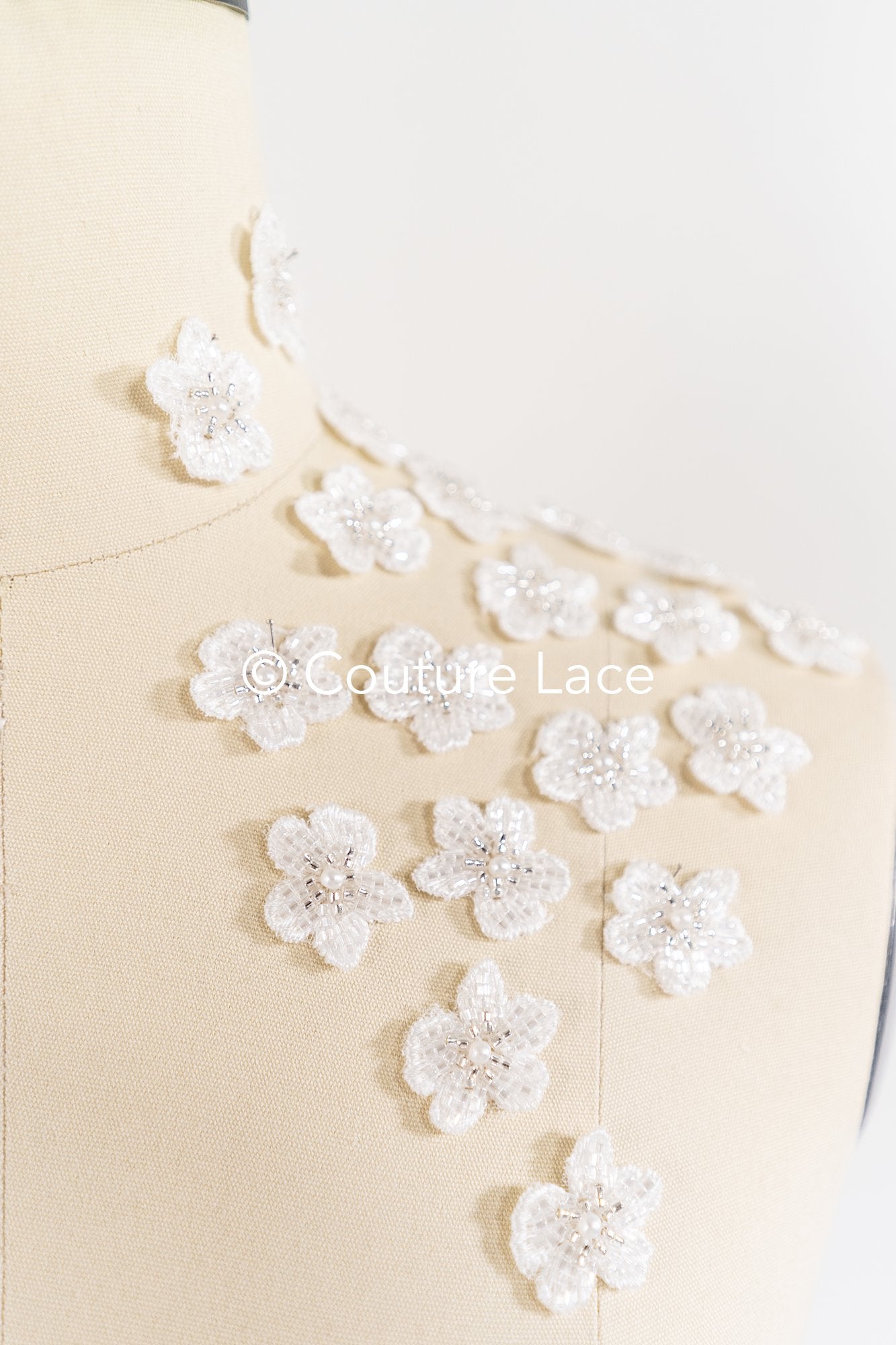 Perlenbestickte 3D Blüten/ 3D Blüten für Brautkleider // A25-529