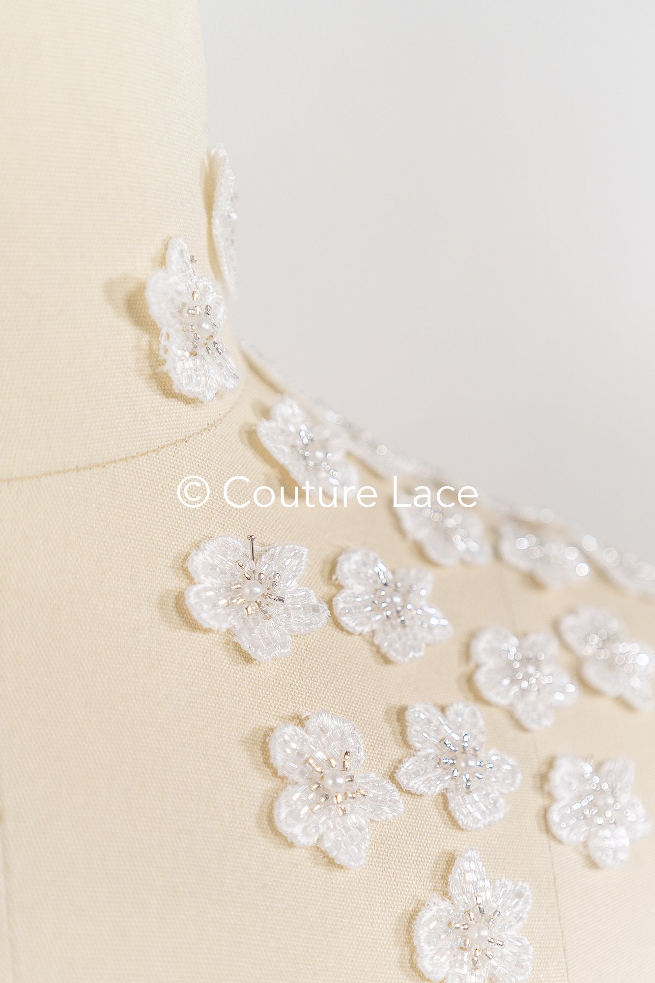 Perlenbestickte 3D Blüten/ 3D Blüten für Brautkleider // A25-529