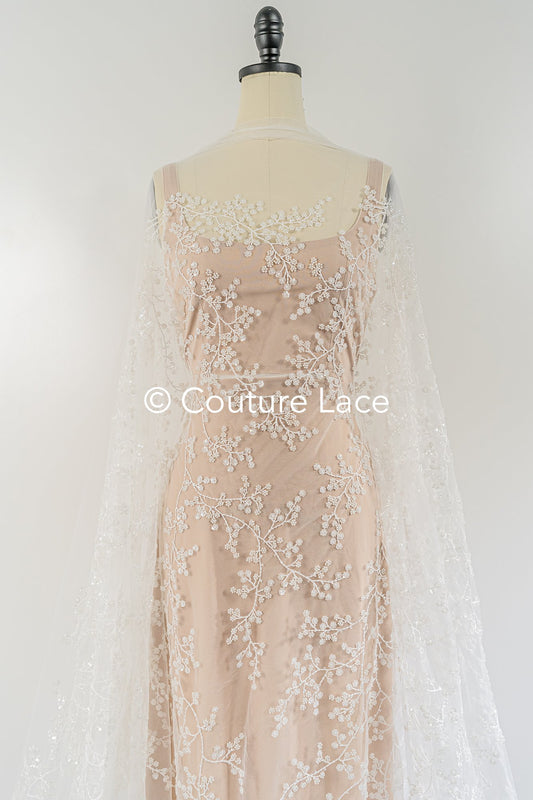 Dentelle de mariée fine brodée de perles – broderie florale pour robes de mariée, robes de baptême et plus encore // L25-840