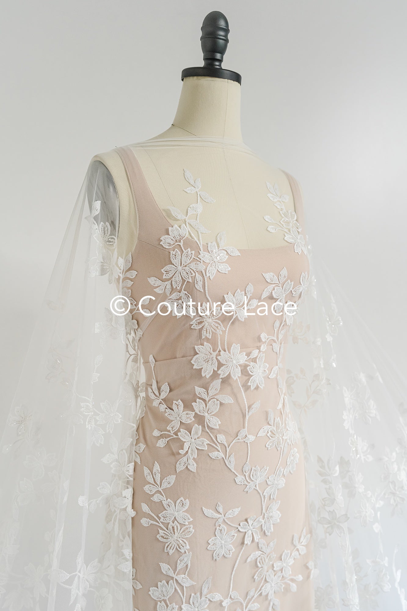 Perlen-Spitzenstoff/ Couture-Spitzenstoff floral/ Braut-Spitzenstoff/ Perlen-Spitzenstoff// L24-686