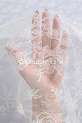 Chantilly-Spitzenstoff für Brautkleid/ Off-White Weiches französisches Hochzeits-Spitzenmaterial/ Braut-Spitzenstoff // L24-711