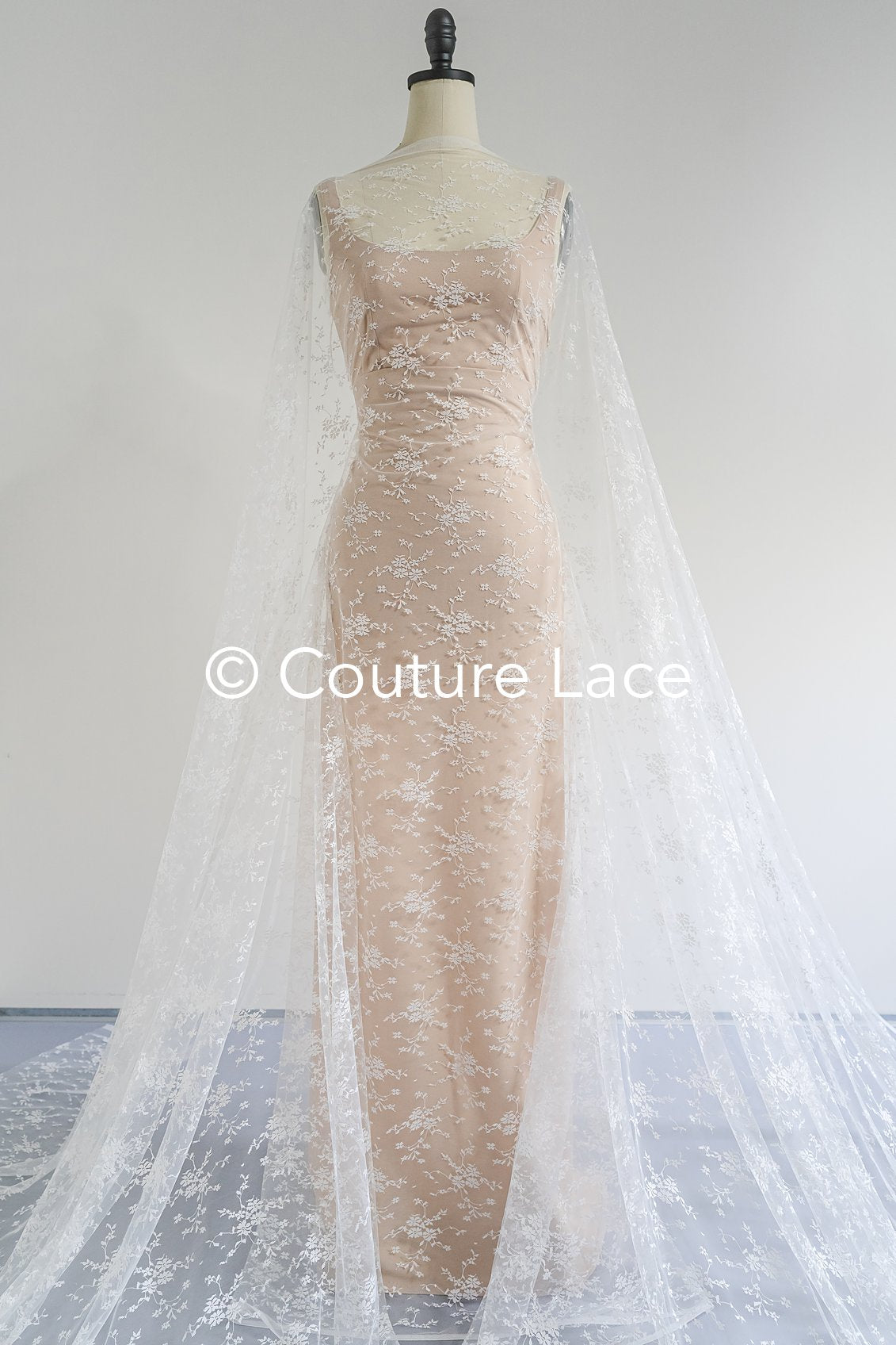 Dentelle française pour robes de mariée / Dentelle de Chantilly pour mariées // L25-714