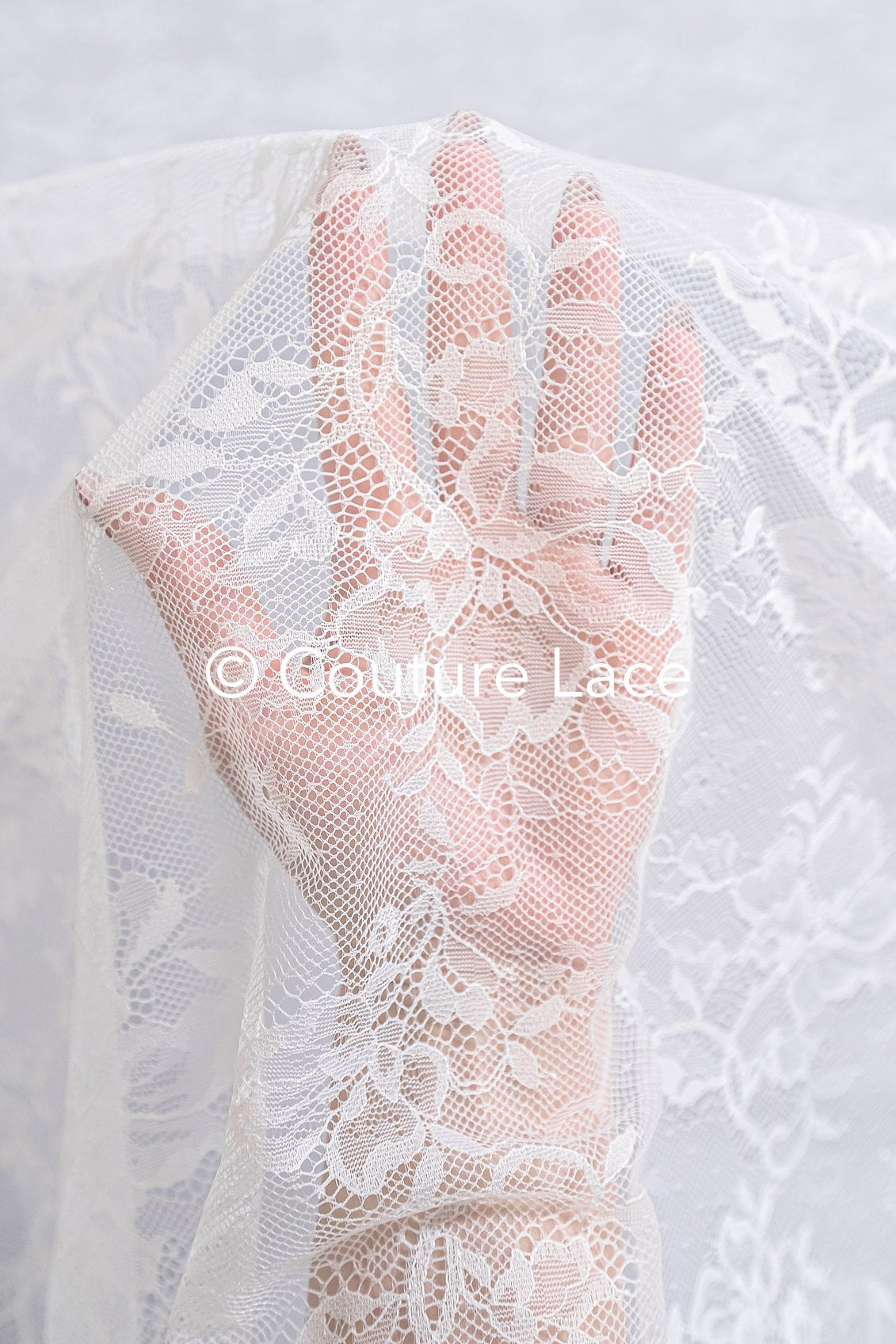 Dentelle de Chantilly pour robe de mariée / Dentelle française pour robe de mariée // L25-715