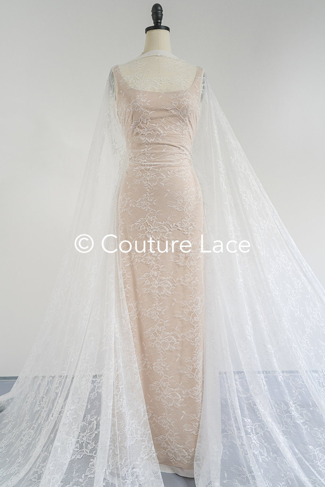 Dentelle de Chantilly pour robe de mariée / Dentelle française pour robe de mariée // L25-715