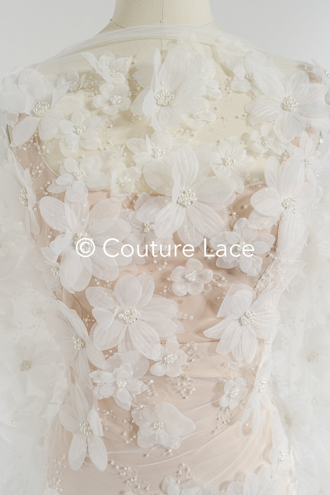 Luxuriöse Florale Spitze für Brautkleider mit handgemachten 3D Blumen // L25-718