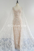 Tejido de encaje bordado con pequeñas ramitas, perlas y lentejuelas – material elegante para vestidos de novia // L25-719