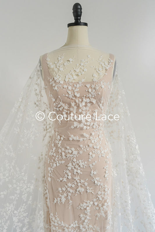 Tissu de dentelle brodée orné de petites branches, de perles et de sequins – Matière élégante pour robes de mariée // L25-719