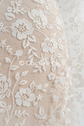 Hochwertiger Spitzen Stoff für Brautkleider, Floral bestickter Braut Spitzenstoff // L25-722