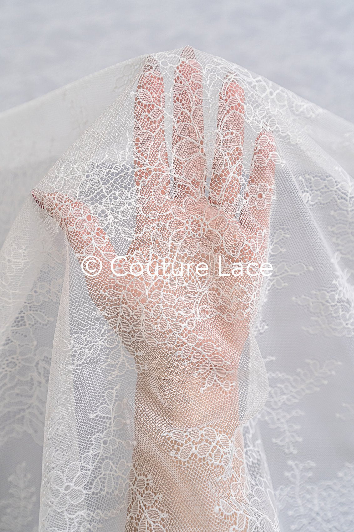 Dentelle de Chantilly pour robe de mariée / Dentelle française pour robe de mariée // L25-724