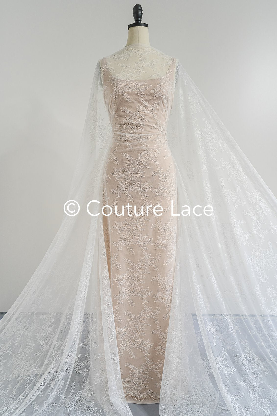 Dentelle de Chantilly pour robe de mariée / Dentelle française pour robe de mariée // L25-724