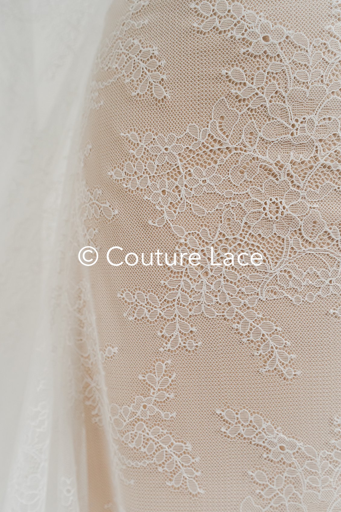 Dentelle de Chantilly pour robe de mariée / Dentelle française pour robe de mariée // L25-724
