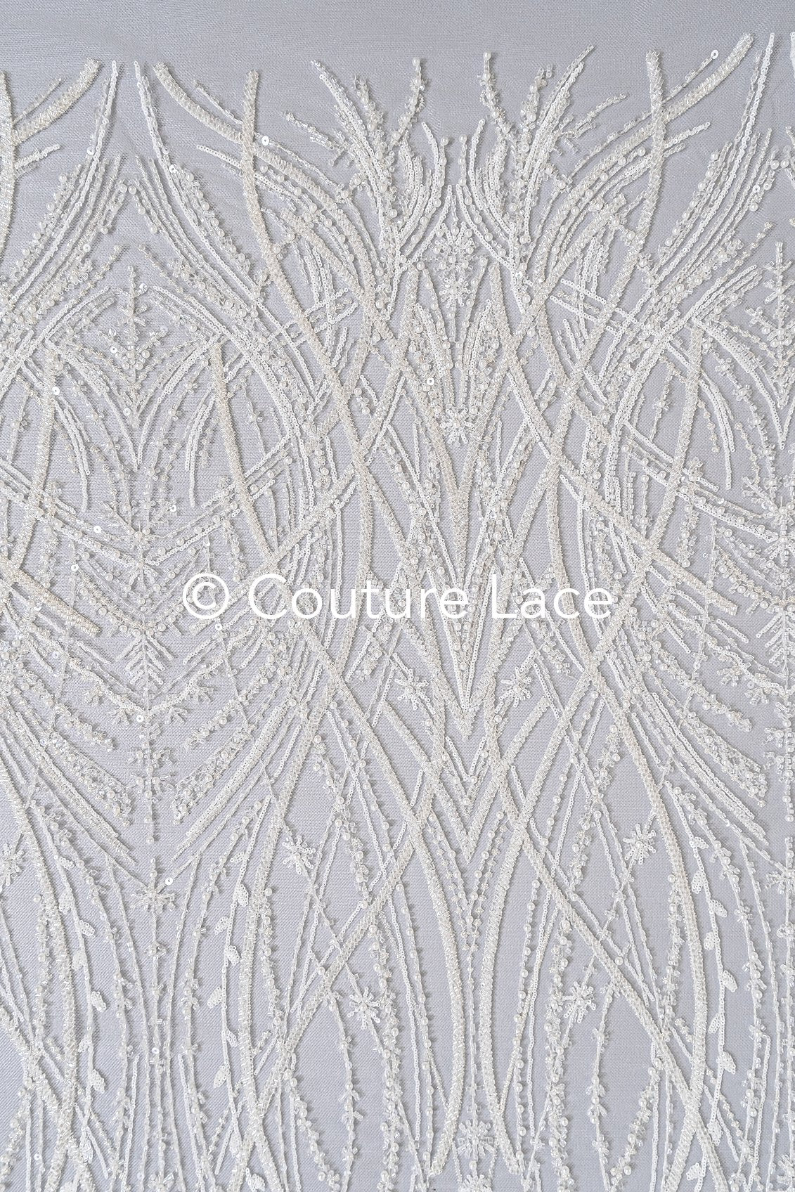 Schwere luxuriöse Perlenstickerei/ Brautspitze mit symmetrischen Muster // L25-727