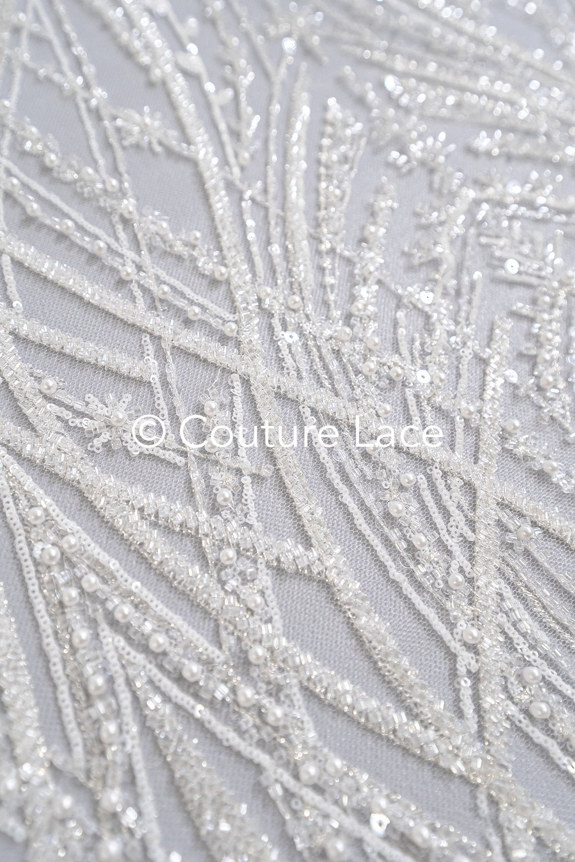 Schwere luxuriöse Perlenstickerei/ Brautspitze mit symmetrischen Muster // L25-727